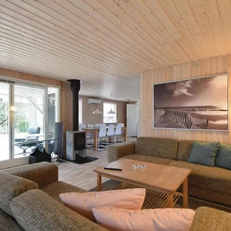 펜션 Amazing In Frvang With 4 Bedrooms, Wifi And Outdoor Swimming Pool *